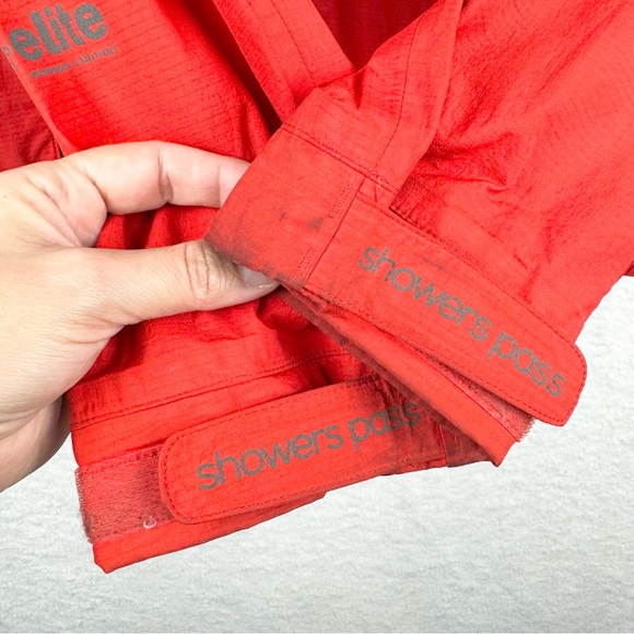 Showers Pass Men's Refuge Jacket Red Size M Outdoor Biking Mountaineering Hiking - Picture 6 of 16